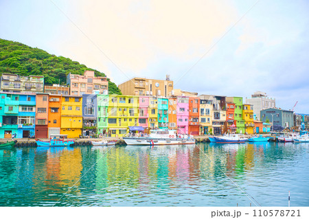 台湾／基隆市／正濵漁港彩色屋 110578721