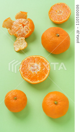 みかん(輪切り・丸ごと・皮を剥いた) みかん(輪切り・丸ごと・皮を剥いた) 110580086