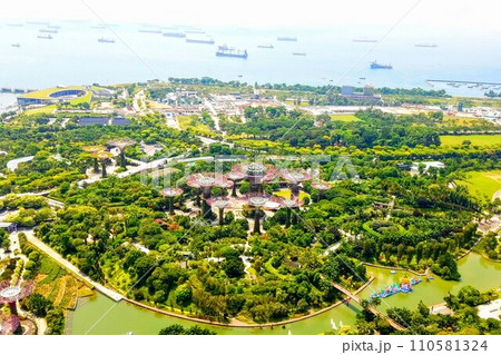 シンガポール マリーナベイサンズから見るガーデンズ・バイ・ザ・ベイ シンガポール マリーナベイサンズから見るガーデンズ・バイ・ザ・ベイ 110581324