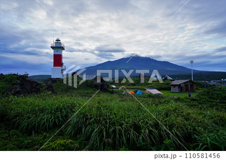 沓形岬公園キャンプ場と沓形岬灯台と利尻山 110581456