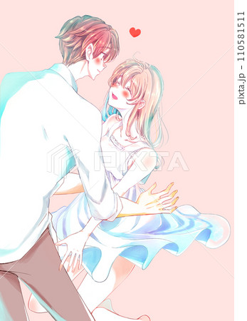 両手を広げて近付く男女　赤面 110581511