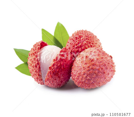 Lychee with leaves on white backgrounds 110581677