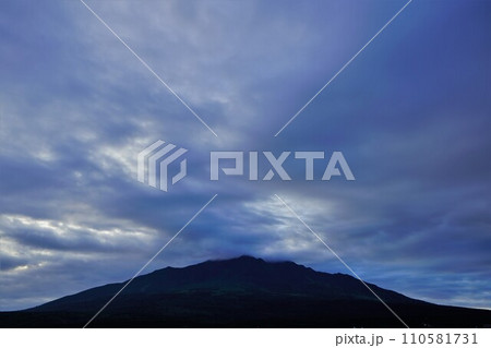 沓形岬からの利尻山 110581731