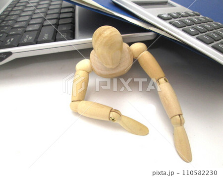 仕事につぶされる 仕事につぶされる 110582230