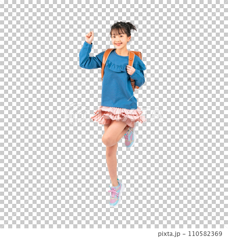 背著書包跳躍的小學生-透明背景照片PNG手工精準剪裁 110582369