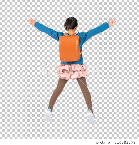 背著書包跳躍的小學生-透明背景照片PNG手工精準剪裁 110582378