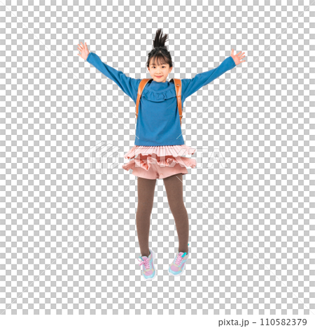 背著書包跳躍的小學生-透明背景照片PNG手工精準剪裁 110582379