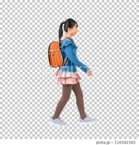 A female elementary school student walking with a school bag on her back - Transparent background photo PNG precisely cut out by hand 110582383