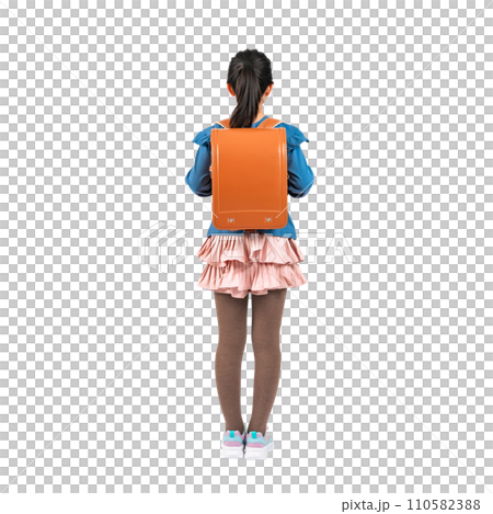 Back view of a female elementary school student carrying a school bag - Transparent background photo PNG precisely cut out by hand 110582388