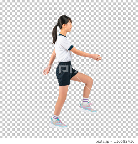 歩く体操服を着た女の子 手作業で精密に切り抜いた背景透過写真PNG 歩く体操服を着た女の子 手作業で精密に切り抜いた背景透過写真PNG 110582416