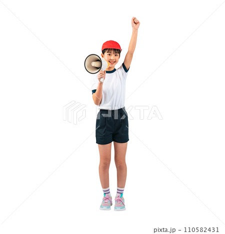 拡声器で応援する体操服を着た女の子　手作業で精密に切り抜いた背景透過写真PNG 110582431