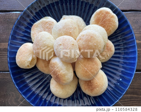 ポンデケージョ タピオカ粉のもちもちチーズパン ポンデケージョ タピオカ粉のもちもちチーズパン 110584328