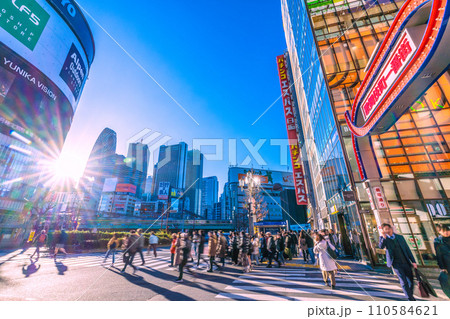 日本の東京都市景観 JN.1に…賑わう歌舞伎町から副都心など望む…光と影…マ不要=令和6年1月15日 日本の東京都市景観 JN.1に…賑わう歌舞伎町から副都心など望む…光と影…マ不要=令和6年1月15日 110584621