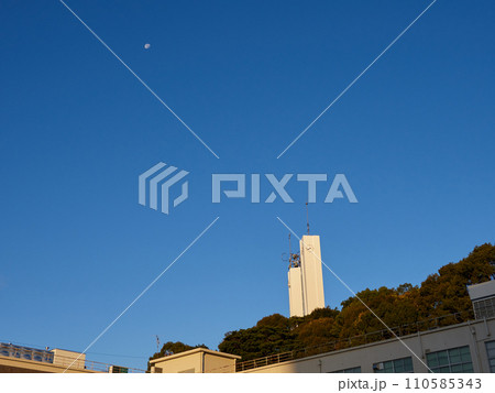 秋の山口県山口市のザビエル記念聖堂の風景 110585343