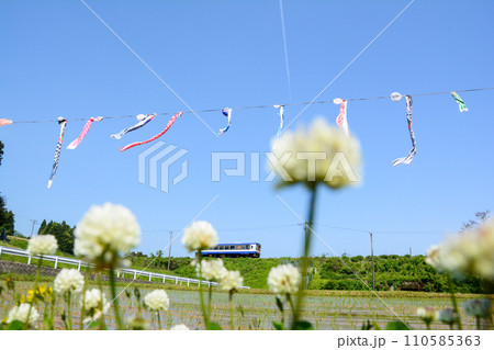 里山を走るのと鉄道 里山を走るのと鉄道 110585363