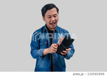 Young Asian man showing happy face expression Young Asian man showing happy face expression 110585899