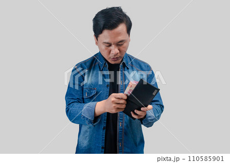 Young Asian man showing shocked face expression Young Asian man showing shocked face expression 110585901