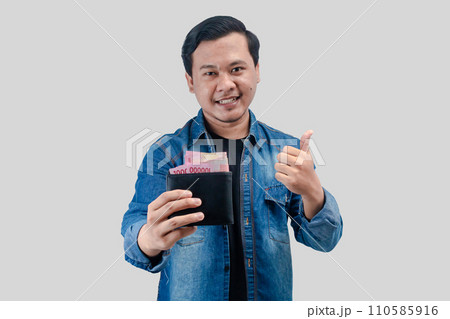 Young Asian man showing happy face expression Young Asian man showing happy face expression 110585916
