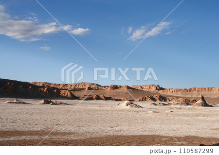 アタカマ砂漠　月の谷 110587299