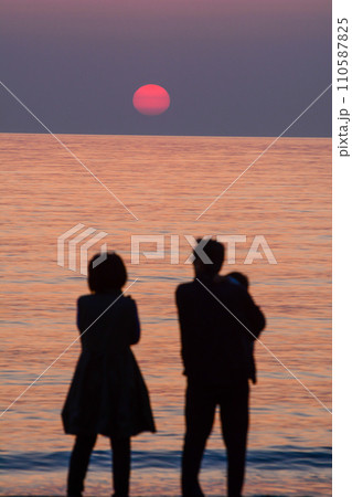 夕暮れの千里浜 夕暮れの千里浜 110587825