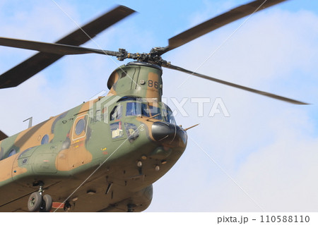 大型輸送ヘリコプター　CH-47J　陸上自衛隊の演習 110588110
