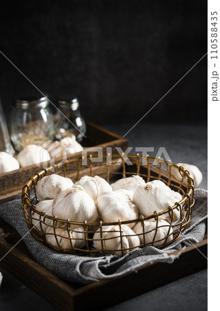 fresh garlic on a wooden table fresh garlic on a wooden table 110588435
