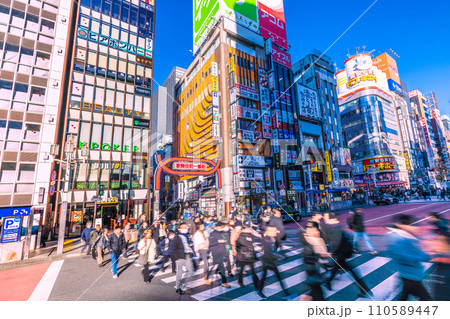 日本の東京都市景観 JN.1に…賑わう歌舞伎町…光と影…再びマ姿…マ不要=令和6年1月15日 日本の東京都市景観 JN.1に…賑わう歌舞伎町…光と影…再びマ姿…マ不要=令和6年1月15日 110589447