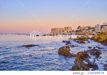 神奈川／葉山／早朝の海 110589574