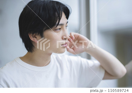 20代前半の男性 メンズビューティーイメージ ポートレート 20代前半の男性 メンズビューティーイメージ ポートレート 110589724