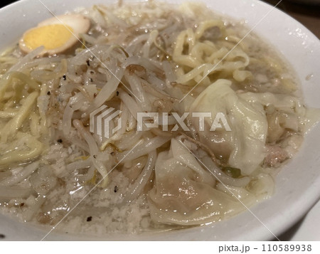 ワンタン麺の塩味 110589938