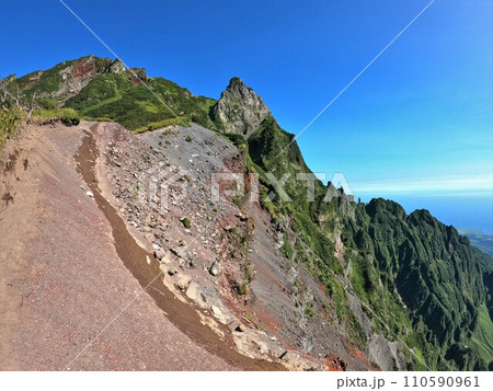 利尻山沓形ルートの崩落地と仙法志第二稜 利尻山沓形ルートの崩落地と仙法志第二稜 110590961