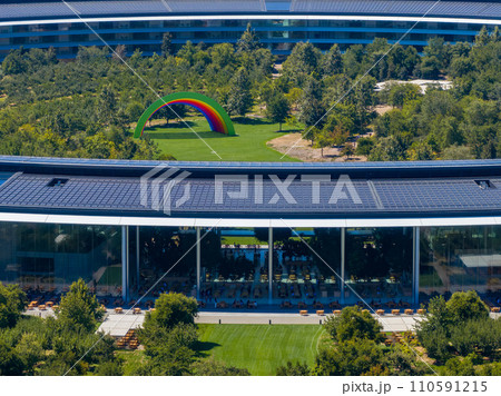 Aerial view of the main Apple office building - a space ship in California, USA. 110591215