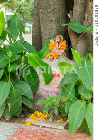 インド_ヒンズー教の寺院の風景 110591828