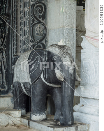 インド_ヒンズー教の寺院の風景 インド_ヒンズー教の寺院の風景 110591839