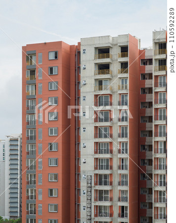 インド_建設される高層マンションの風景 インド_建設される高層マンションの風景 110592289
