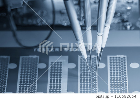 The PCB board checking process by high speed automatic robot system. 110592654