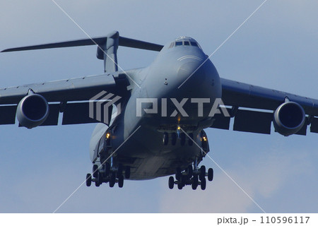 横田基地に着陸するC-5Mギャラクシー 横田基地に着陸するC-5Mギャラクシー 110596117