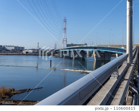 大阪港内港に架かる平林大橋 大阪港内港に架かる平林大橋 110600815