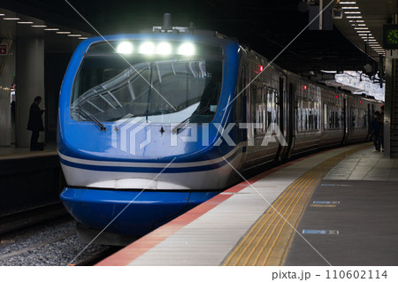 特急列車 停車中イメージ 特急列車 停車中イメージ 110602114