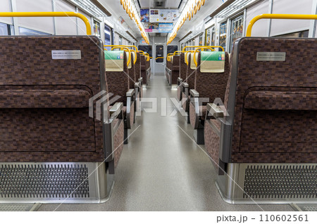 通勤電車 車内イメージ 通勤電車 車内イメージ 110602561
