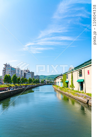 【北海道】観光スポットで有名な小樽運河 【北海道】観光スポットで有名な小樽運河 110604338