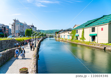 【北海道】観光スポットで有名な小樽運河 【北海道】観光スポットで有名な小樽運河 110604346