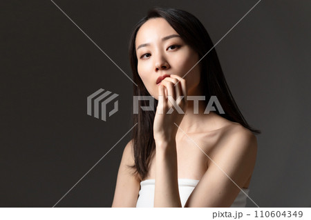 ビューティーの若い女性 ビューティーの若い女性 110604349