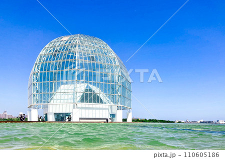 葛西臨海水族園 ガラスドーム左 東京都江戸川区 青空 谷口吉生設計 葛西臨海水族園 ガラスドーム左 東京都江戸川区 青空 谷口吉生設計 110605186