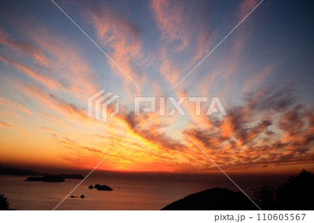 栖原海岸の夕日 【和歌山県有田郡湯浅町栖原】 栖原海岸の夕日 【和歌山県有田郡湯浅町栖原】 110605567