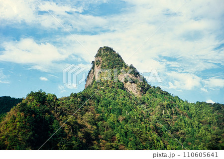 一枚岩から嶽の森山を望む 【和歌山県古座川町】 一枚岩から嶽の森山を望む 【和歌山県古座川町】 110605641