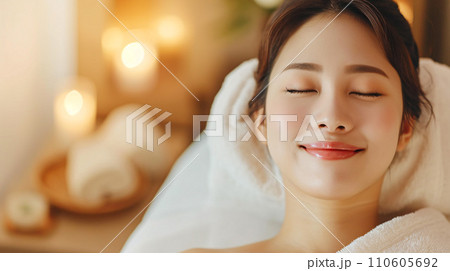 癒しに包まれるアジア系女性 癒しに包まれるアジア系女性 110605692