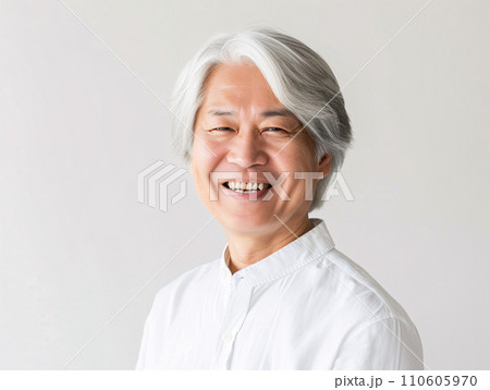 笑顔が輝くシニア日本人男性 笑顔が輝くシニア日本人男性 110605970