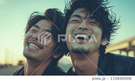 アジア系男性カップルの幸せな瞬間 110606006