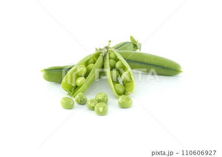 Close up of pea pod with leaves isolated on white 110606927